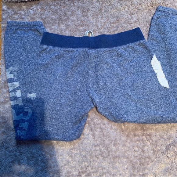 Victoria Secret PINK Capris - Picture 4 of 5